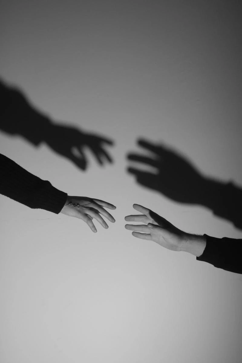 「內推前任」的靈感來自職場招聘中的「內部推薦」。在職場裡,熟人推薦能讓企業更快找到可靠人選;在感情世界裡,則被年輕人化用為「推薦前任給閨蜜或好友」。