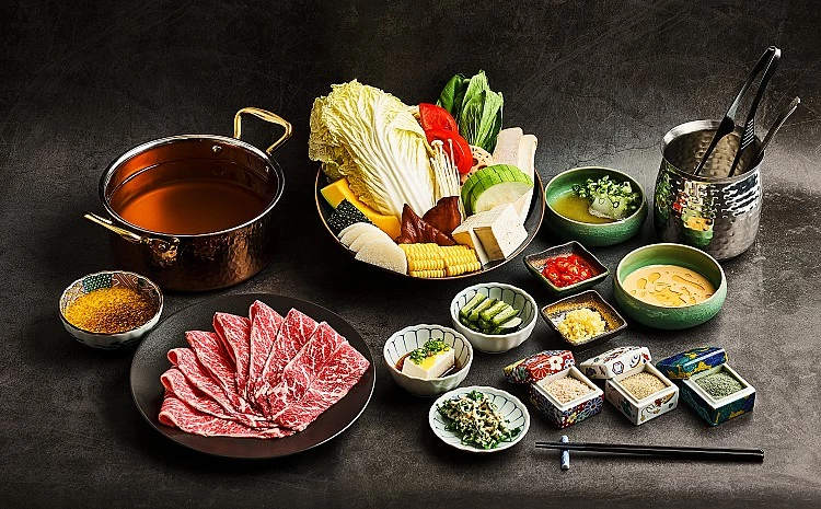多款手工滑類與丸類皆當日製作。最後以桌邊雜炊或咖哩飯作結,讓整套套餐的起承轉合更加完整。