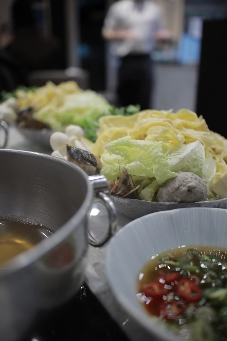 在內湖,有一間名字不大聲、魅力卻很驚人的火鍋店「德朗火鍋」。