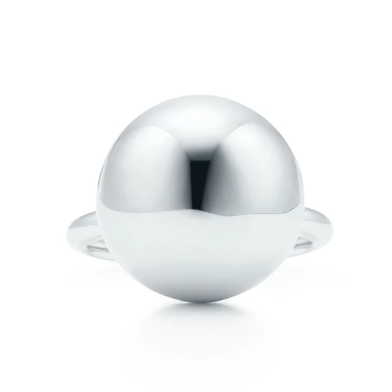 Tiffany Hard Wear系列，15.75mm球形純銀戒指系列，8,000元。