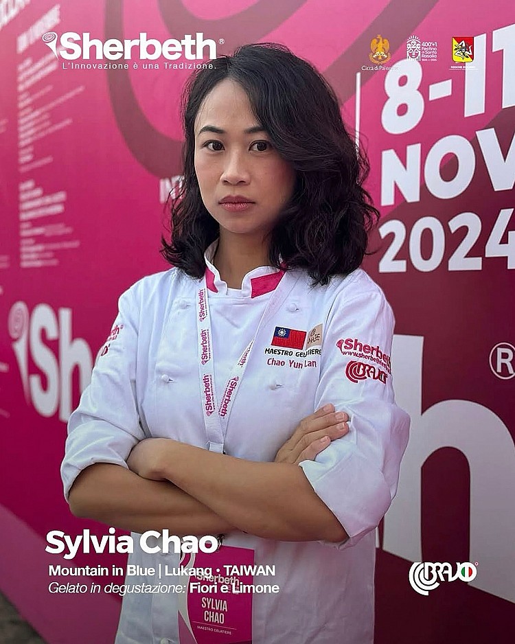 趙韻嵐與丈夫於 11 月參加義大利西西里島巴勒摩舉辦的第 17 屆 Sherbeth 國際冰淇淋節，比賽有多達 50 位來自世界各國的冰淇淋好手參戰，其中不乏義大利經典冰淇淋名店創辦人，沒想到趙韻嵐以非常代表台灣的「烏龍茶之光（Luce d’Oolong）」口味應戰，將鹿港在地百花蜂蜜，結合來自台東、帶有麝香葡萄風味的紅烏龍茶，再加入義大利橙橘點綴，最終在競爭及其激烈的 Gelato 名店中脫穎而出，最終勇奪該賽事的「首獎」。