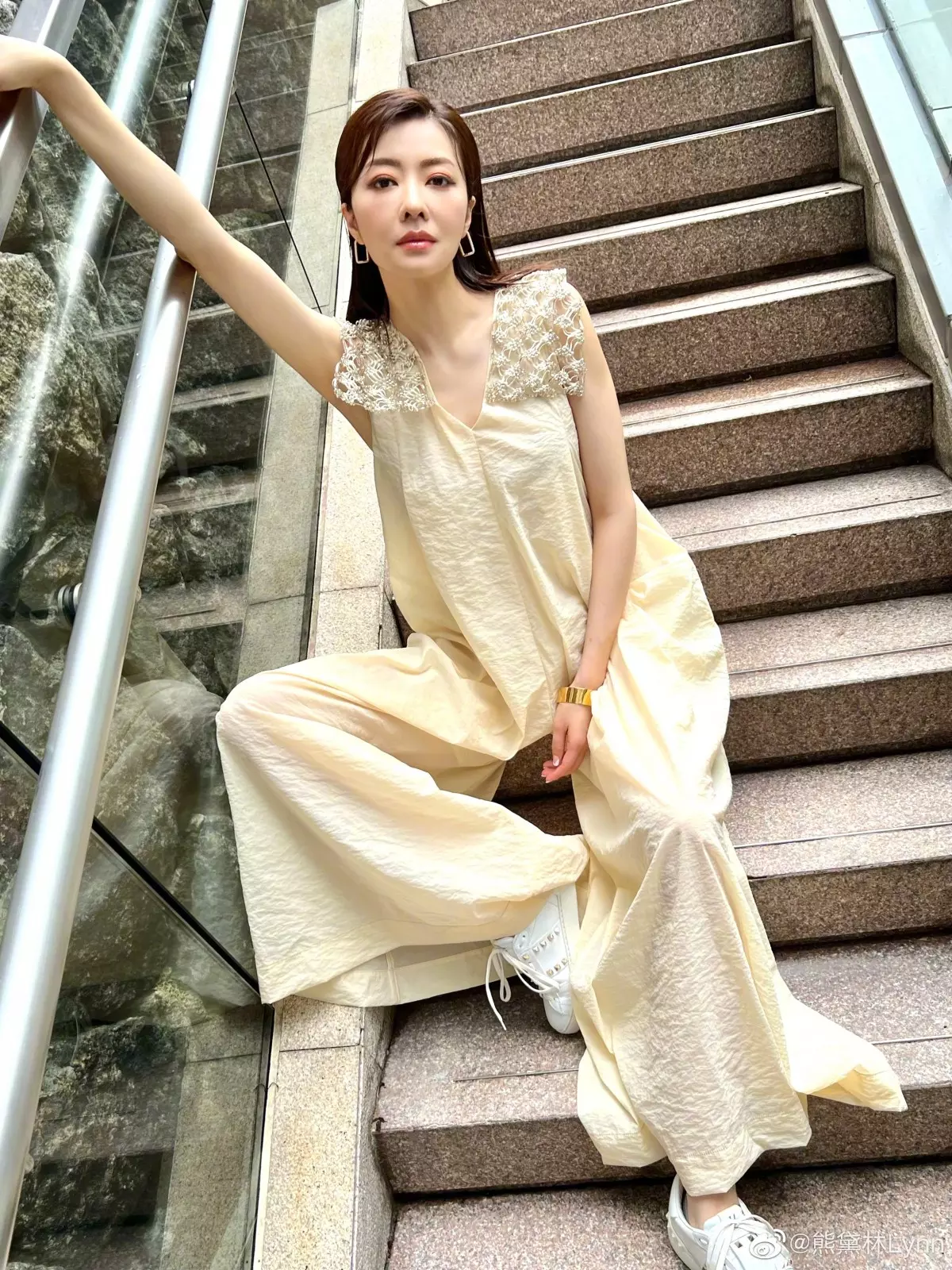 熊黛林減齡穿搭2：落地寬褲｜同色套裝顯身長