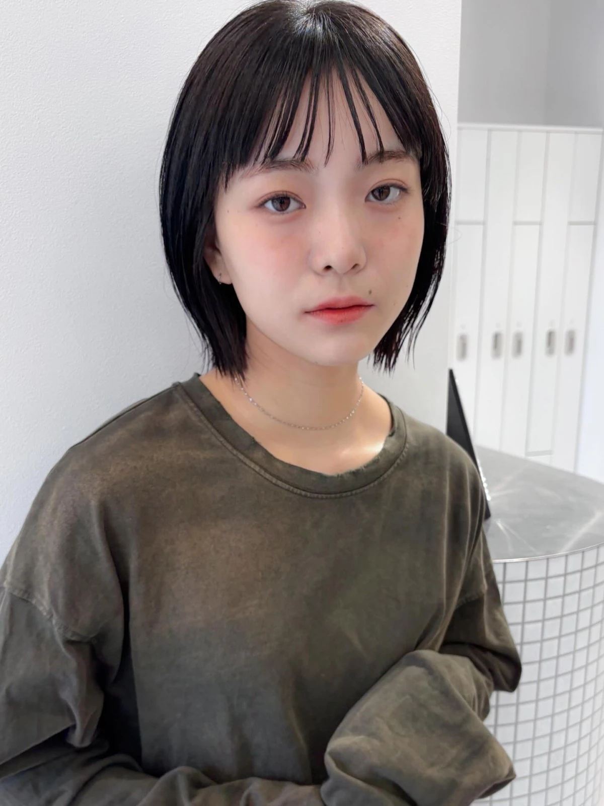 齊瀏海短髮造型推薦2:輕盈塞耳後短髮