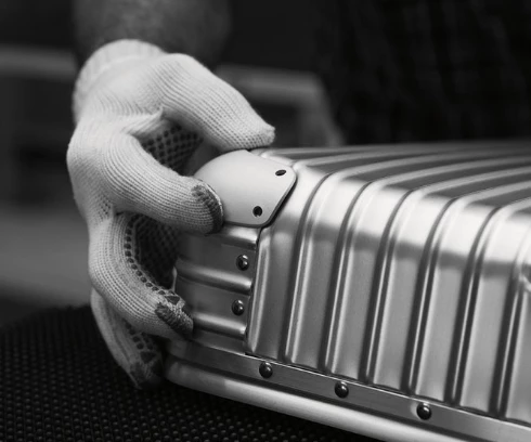 LV和RIMOWA以後就是一家人!LVMH豪氣收購德國鋁質行李箱大廠
