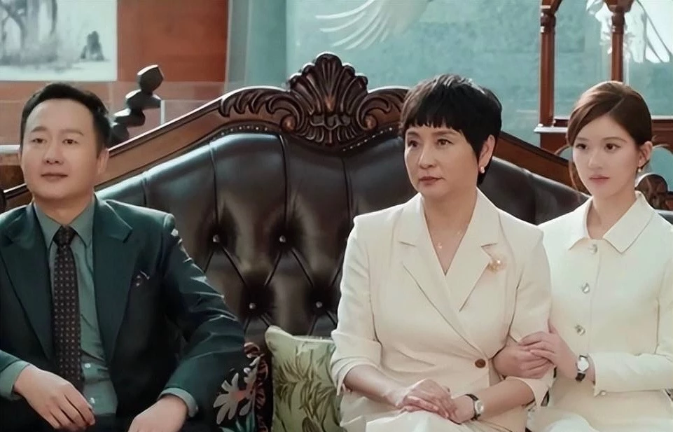 隨著《告別信》即將開拍,許多演員也陸續公開,其中最具話題的莫過於《許我耀眼》中的「假父母」組合孔琳與岳暘將再度與趙露思合作!