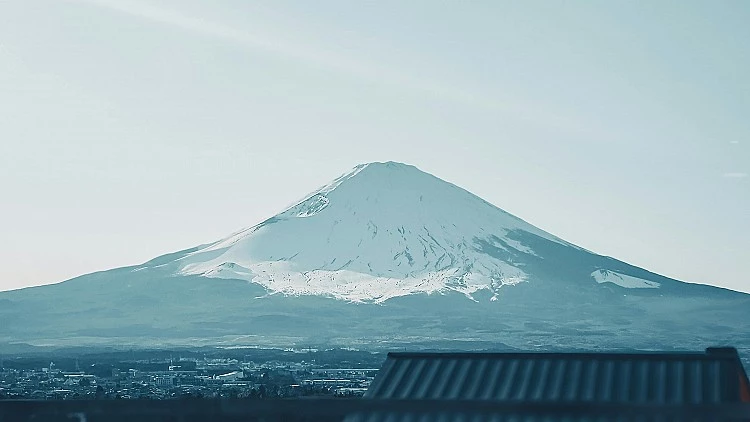 近年日本旅遊熱度不減,外國旅客數量屢創歷史新高,甚至在疫情後迅速反彈至破紀錄的高峰。