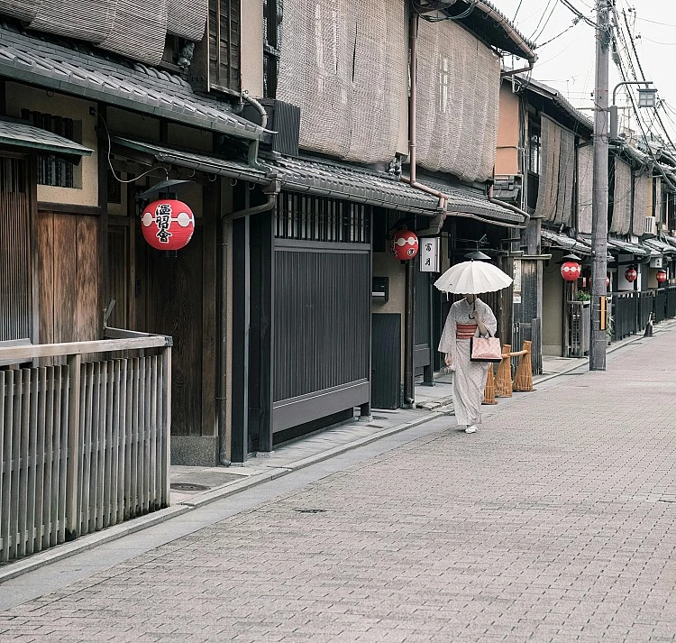 調漲旅客稅的核心理由是應對「過度旅遊」帶來的負面影響。