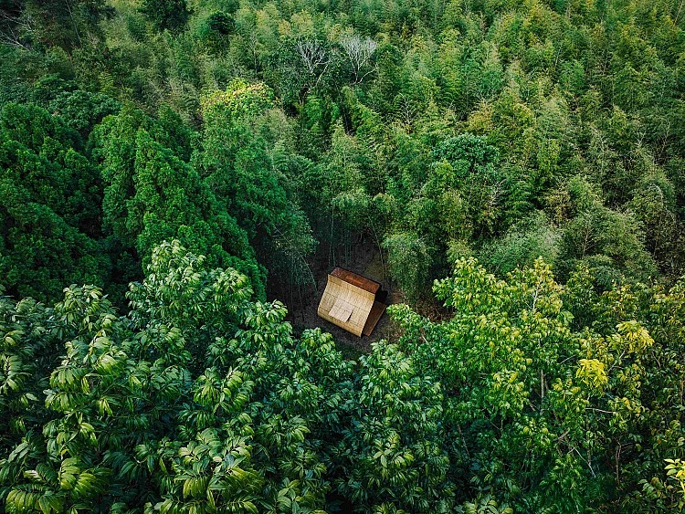 《小竹屋計劃：粽子》是范承宗最新的作品，坐落於南投縣鹿谷鄉的孟宗竹林古戰場，透過竹子的工法技術，在山步道之間，提供行經的旅人一處短暫休息與遮蔭乘涼的空間。
