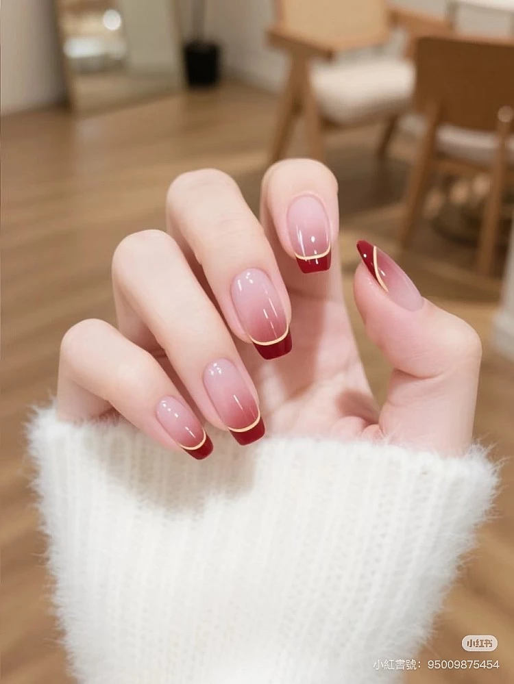 紅色光療美甲推薦7:低調法式