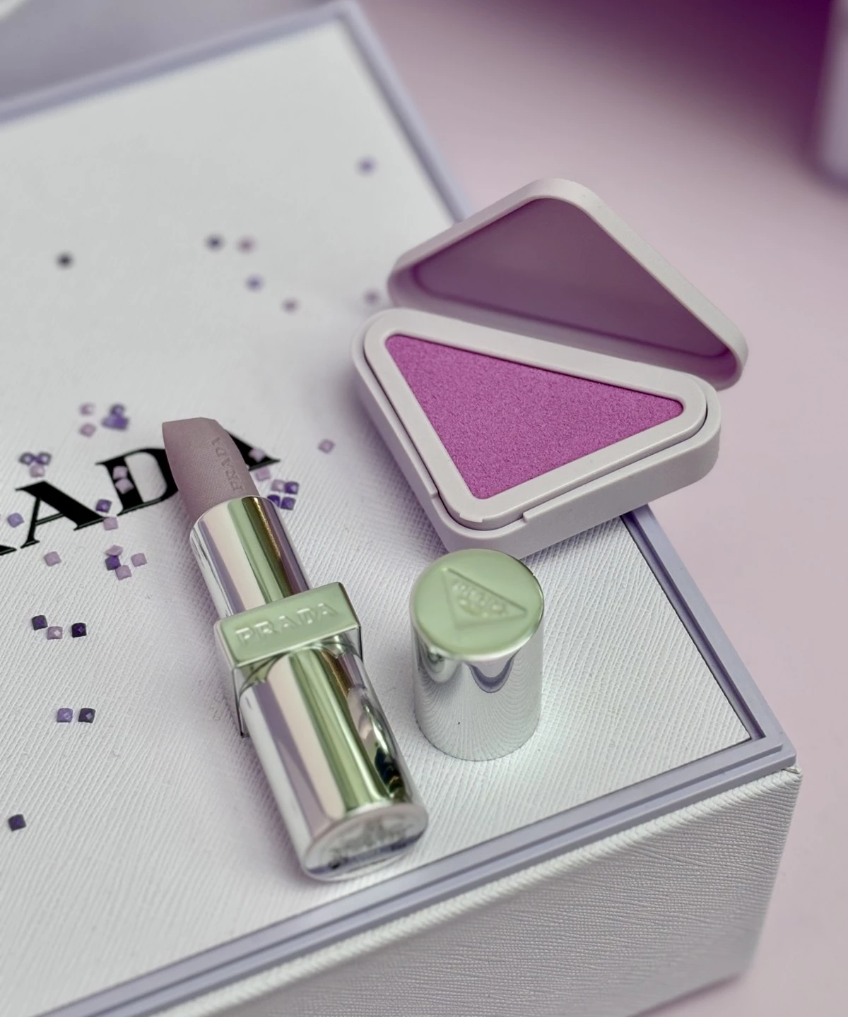 Prada Beauty 輕霧暈染腮紅#粉霧紫，NTD1,550