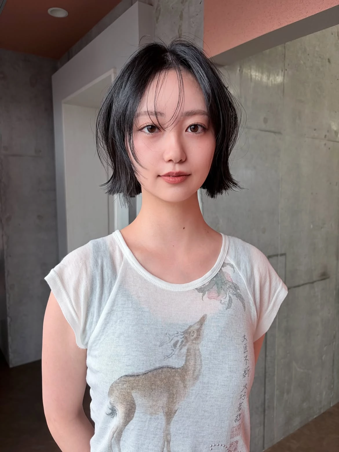 一刀切黑短髮造型推薦3：微分翹翹頭