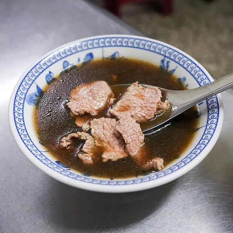 在台南，提到羊肉湯，多數老饕第一個想到的就是已有70年歷史的「蓮霧腳羊肉湯」。