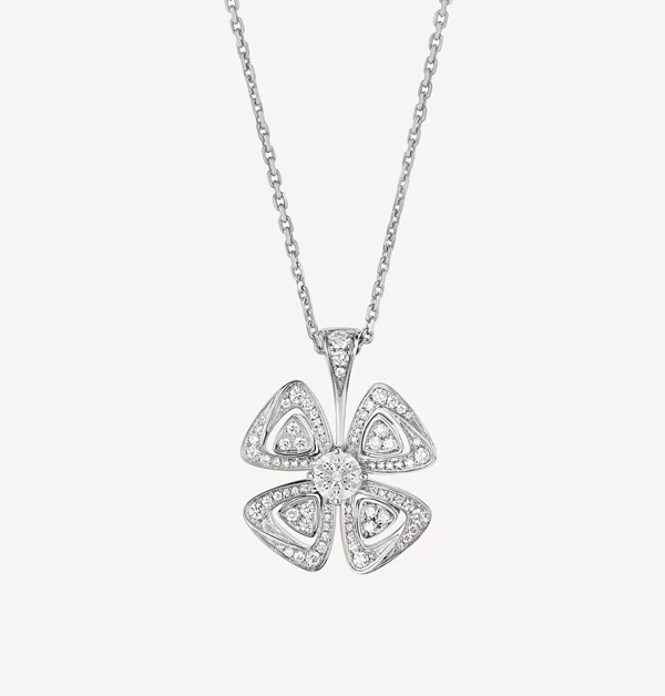 寶格麗「Fiorever」18K白金鑲鑽項鍊,約NTD 468,400