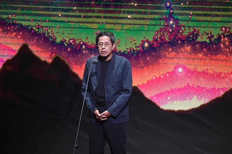 在今年典禮的緬懷橋段中，由詩人劉克襄擔任引言人，與大家共同懷念這一年逝世的藝術家們，他提到：「有的星星日正當中，有的星星才從東邊升起，有的可能在另一個方向正要遠離，不管在哪個角落、位置，每顆星星都有特別的光束，或明或暗或大或小的溫暖，連結著我們。」
