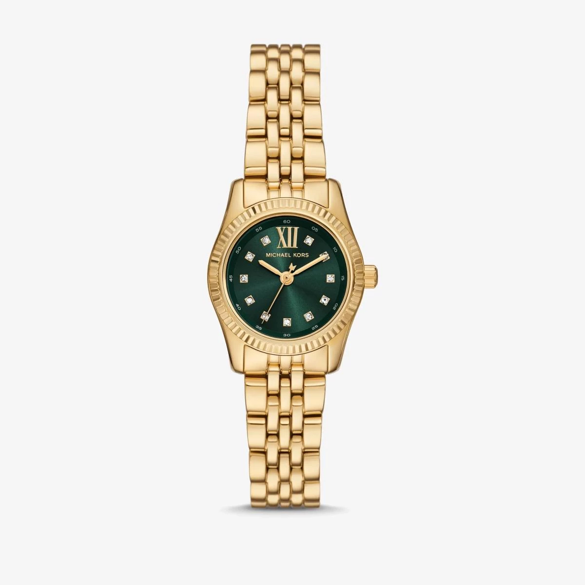 Michael Kors 將都會女性的自信注入這款 Petite Lexington 鍊式腕錶。墨綠色錶盤搭配金色不鏽鋼鍊帶，散發奢華卻不張揚的氣場。小巧的錶徑讓手腕更顯纖細，經典羅馬數字刻度與亮面指針設計，展現品牌的時尚語言。這只錶特別適合通勤或晚宴佩戴，無論單穿襯衫或配上絲質洋裝，都能成為亮眼焦點，恰如其分地詮釋 Effortless Chic 毫不費力的時尚。