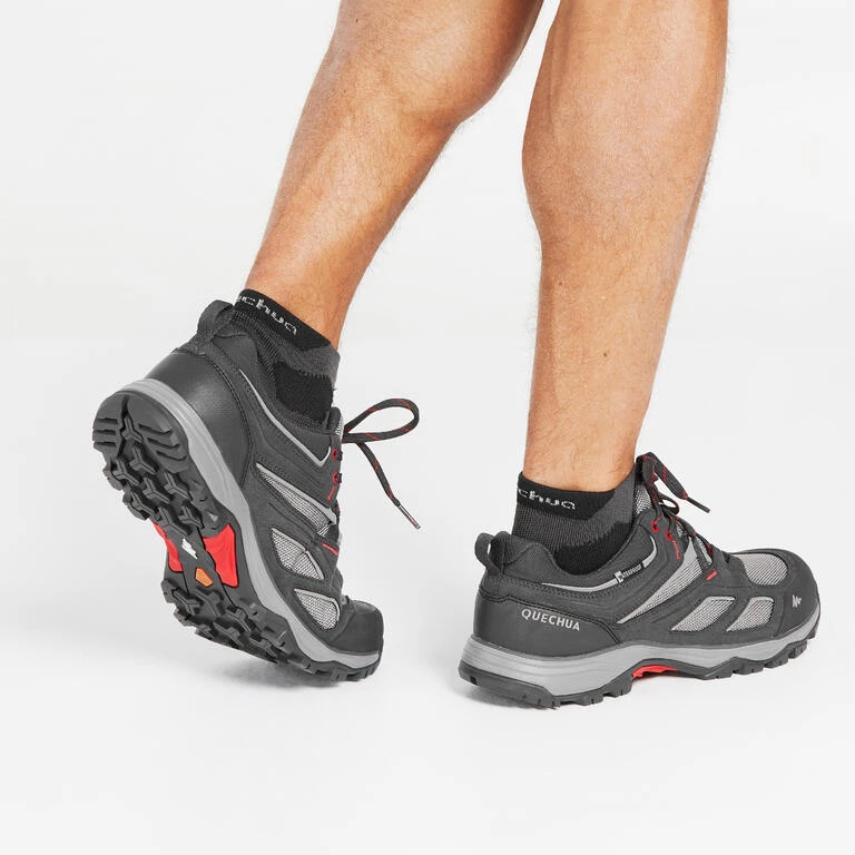 登山類商品中銷量最佳的是「男款防水低筒登山健行鞋 MH100」。鞋款具備高抓地力鞋底、防水鞋面、足底防護設計與全腳掌避震軟墊,並搭配附有 4 mm 鞋釘的防滑橡膠外底及防水透氣膜內襯。定價:NTD 1,699。