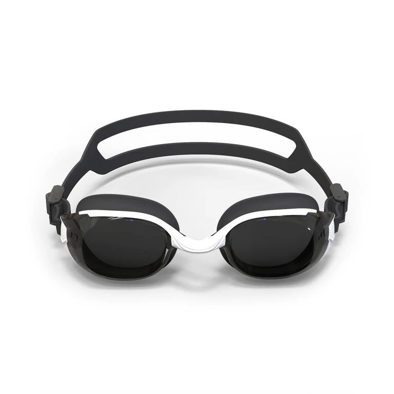 「近視光學矯正式泳鏡 OPTICAL B-FIT」提供 200 度至 600 度度數選擇,搭載防霧設計與光學鏡片。對於想游泳、又不希望配戴隱形眼鏡的使用者而言,是相當實用的選擇。定價:NTD 799。