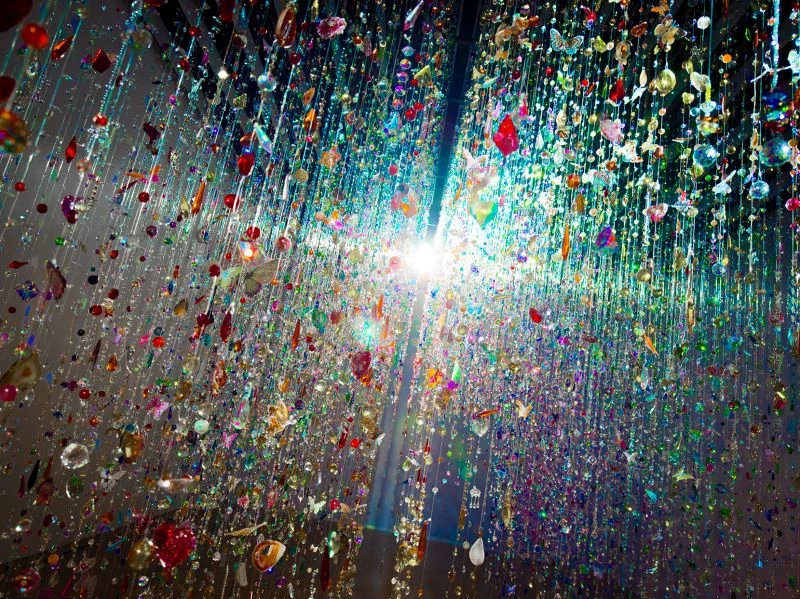 今年初,蜷川實花在日本京都舉辦全新展覽《蜷川實花展 with EiM:彼岸之光,此岸之影》,以絕美光影與夢幻花景席捲全日本。短短兩個多月間吸引逾 25 萬名觀眾入場,一票難求。如今,全球海外首站將移師台灣,這也是她在台灣規模最大的一次展出。此次展覽蜷川將與科技藝術團隊 EiM(Eternity in a Moment)合作,以「光影藝術」為核心,打造全新沉浸式觀賞體驗。