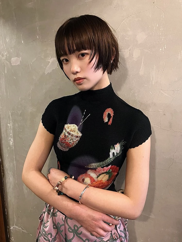 深棕色髮型推薦16:小貓短髮