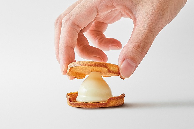 品牌嚴選來自北海道日高地區的自家牧場，這裡僅約1%牧場能實施放牧農業，本身就是北海道極為稀有的酪農環境。