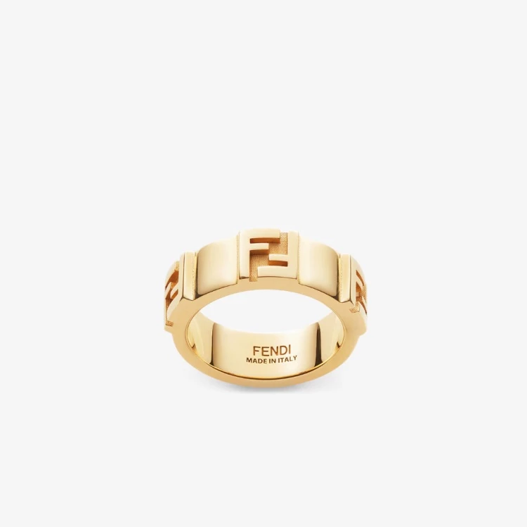 以建築感見長的 Fendi,在珠寶設計上同樣展現精湛雕刻美學。
