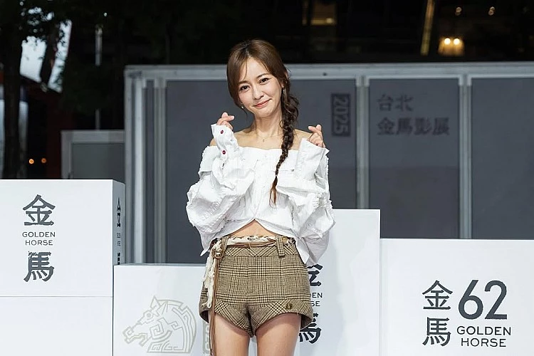 陳意涵減齡瀏海髮型示範3：側魚骨辮子