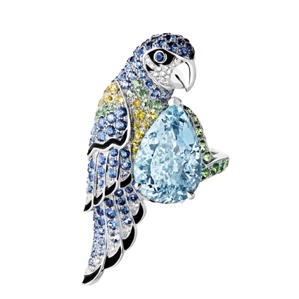 「Animaux」(動物)系列,Nuri 主鑲海水藍寶鸚鵡造型戒指,1,500,000元。