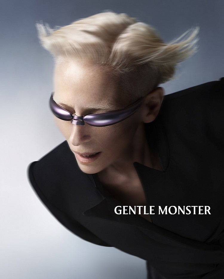 從LVMH到Google，時尚巨頭與科技巨擘的雙重背書，不僅強化Gentle Monster的全球地位，也揭示它正站在時尚與科技交會的最前端。本張圖片是Tilda Swinton入鏡的最新形象廣告