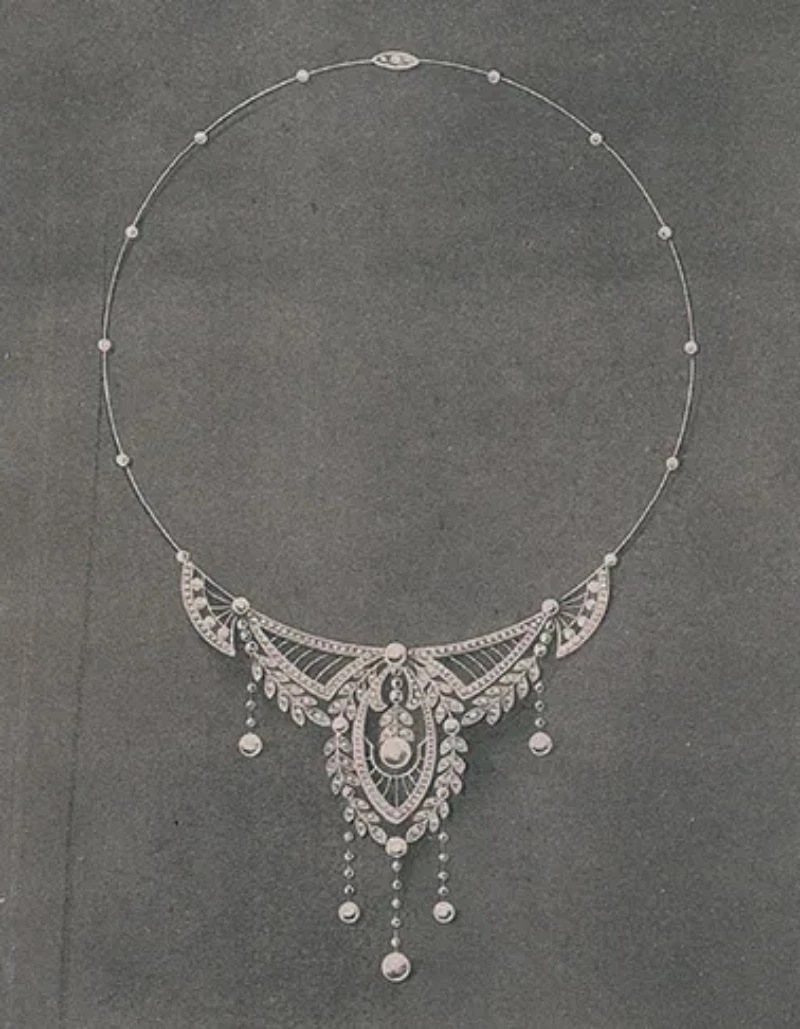Mikimoto 被稱為「珍珠之王」(Pearl King),但這個稱號的核心不僅在於稀有或昂貴,而是長時間累積而成的信任。品牌一百多年來始終專注於同一件事:穩定品質、尊重自然,並以一致且透明的標準告訴市場什麼才是好的珍珠。這種信任感,來自對工藝近乎固執的堅持,也來自一段可被反覆檢視的歷史脈絡。當市場上的珍珠種類與價格愈來愈多元,選擇變得複雜時,Mikimoto 的角色反而更清晰——它不教人追逐最浮誇的光澤,而是提供一個經過時間驗證、值得參考的基準點。