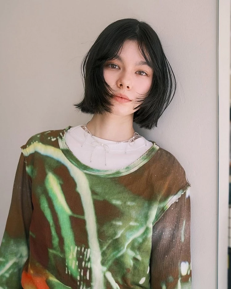 鮑伯短髮推薦10:中分層次剪瀏海