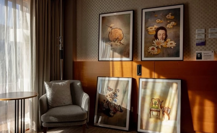 ONE ART Taipei 自 2019 年創立,並定位為:以「飯店」為場域的亞洲當代藝博」,以都會飯店的多元空間(客房、走廊、宴會廳)重構藝術展示方式,強調沉浸感與收藏市場連結。