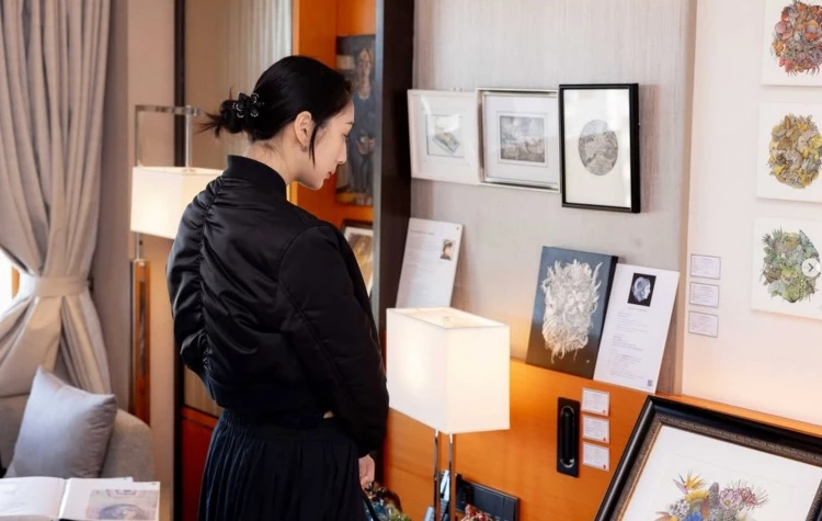 ONE ART Taipei 2026 公布的參展名單顯示,展會匯聚約 60 家國內外畫廊,其中約 17 家為首度參展,擴大了地區與風格多樣度。