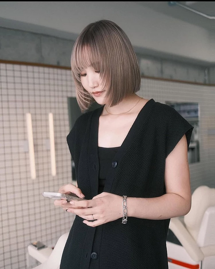 鮑伯短髮推薦13:灰杏色x小顏瀏海