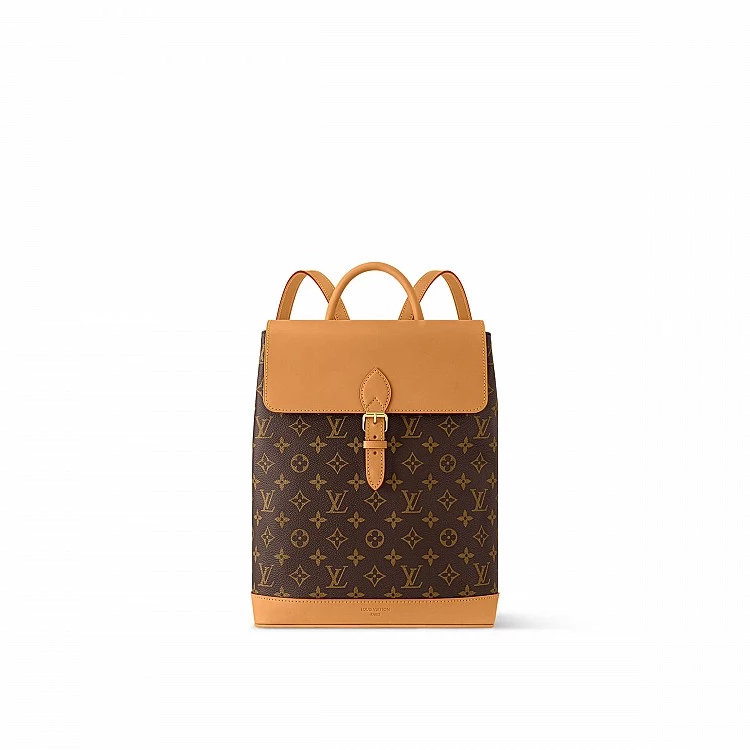 這款Louis Vuitton Soho MM後背包帶著一點復古氣息,卻完全不顯距離感。設計靈感回溯至1996年的Arlequin款式,加入天然牛皮飾邊與仿舊金屬扣件,細節裡藏著向品牌硬箱工藝致敬的巧思。