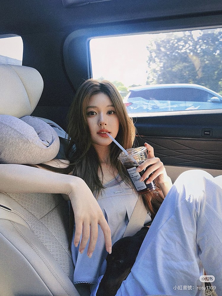 趙露思蜜糖茶棕髮色造型5:水波捲