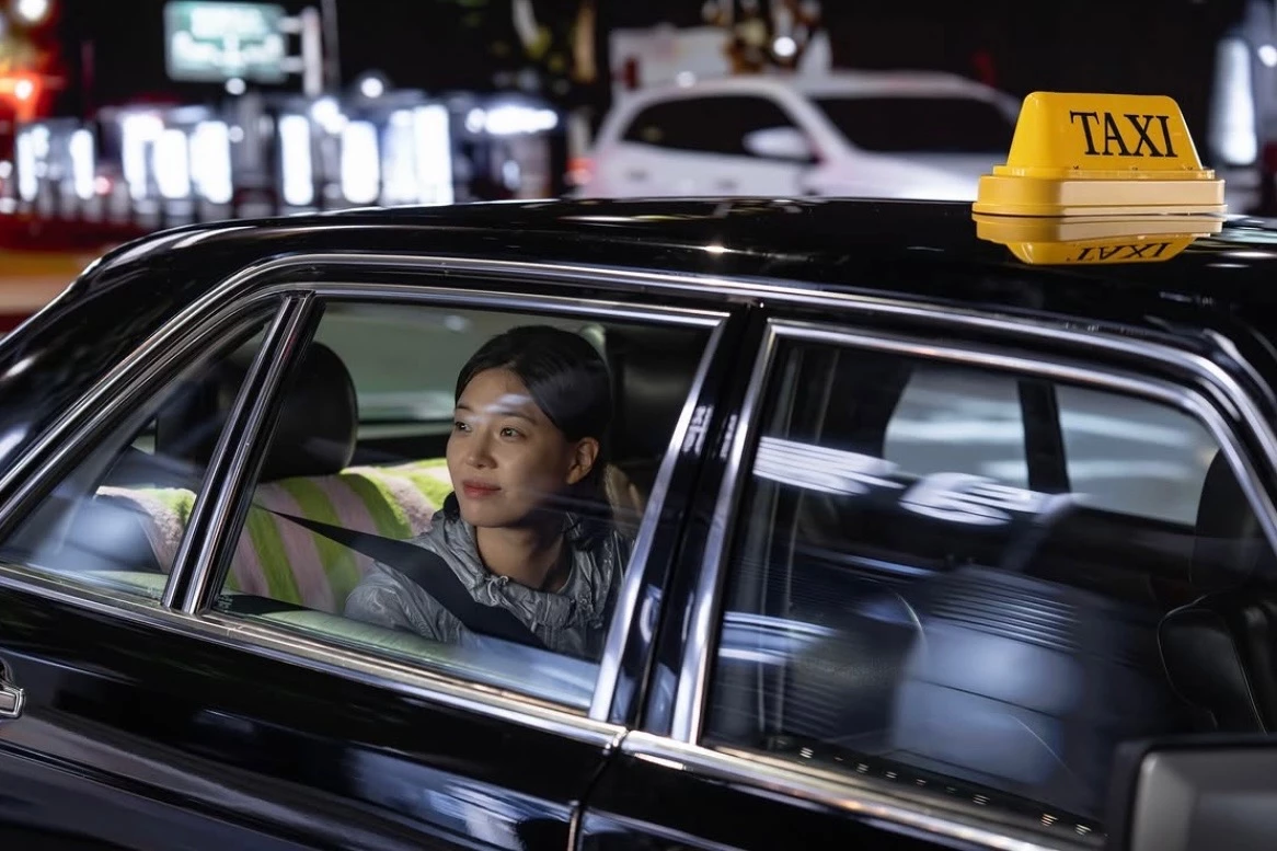 《個人計程車司機》並不是傳統男女主角一路談戀愛的韓劇,而是每集由不同乘客接力擔任故事核心,因此除了車太鉉外,並沒有固定角色,但是每開一集都可能遇見熟面孔,卡司集結曾出演《娑婆訶》的李在寅、《天氣好的話,我會去找你》的任世美、《再次相遇的世界》的李沇熹、《非常律師禹英禑》的朱鐘赫、《機智牢房生活》的李奎炯、《又,吳海英》的藝智苑,以及玄奉植、金度賢、任河龍、芮秀貞...等實力派演員,一次看到多位實力派演員同台飆戲非常過癮。