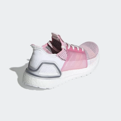 UltraBoost 19 足部後側3D Heel Frame立體後跟穩定結構,提供足部落地時極佳支撐力