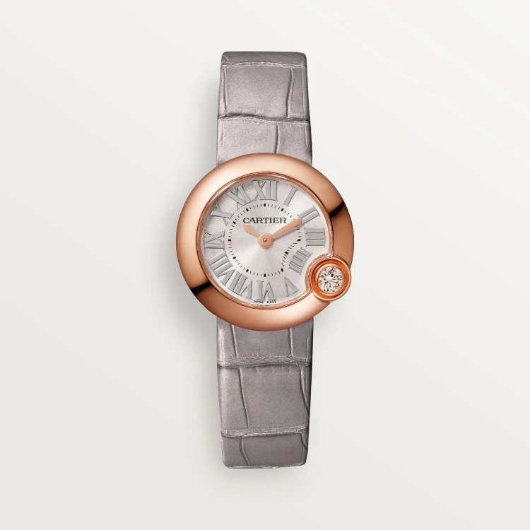 Cartier進一步推出風格更為明亮的 Ballon Blanc de Cartier「白氣球」,取消傳統護橋,並在錶圈4點鐘方向鑲嵌白鑽。
