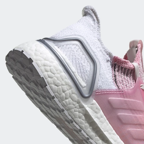 UltraBoost 19 搭載增加 20%含量的Boost 中底,讓雙腳更具緩震效果
