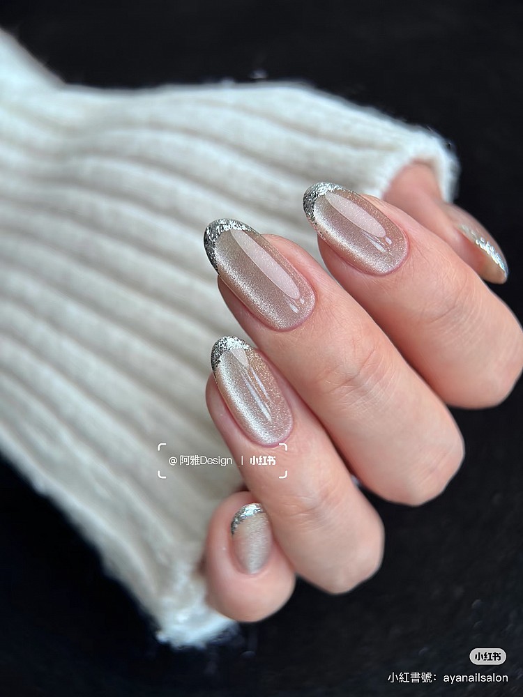銀色光療美甲推薦1：貓眼法式