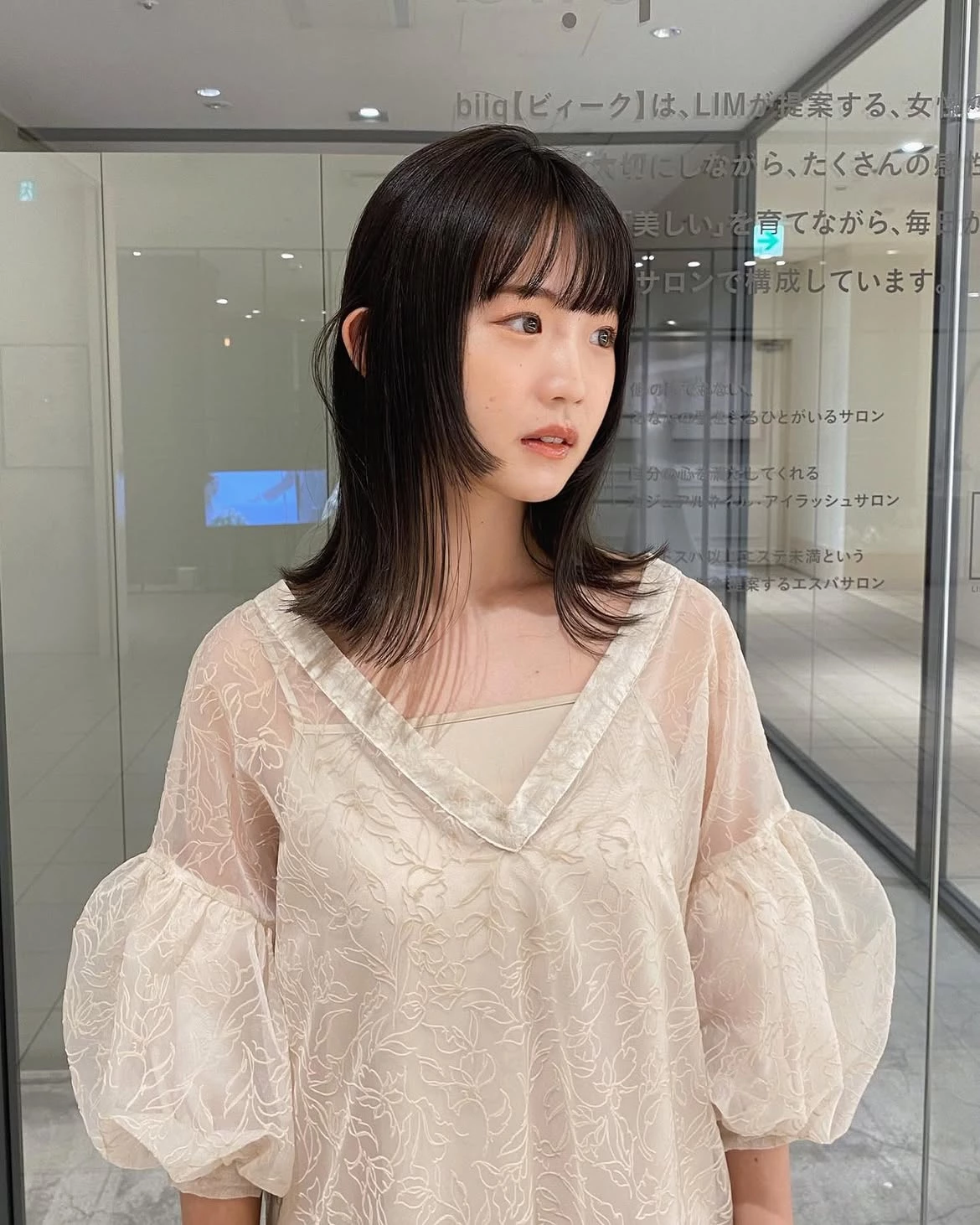 鎖骨剪黑髮髮型推薦1：輕盈公主切