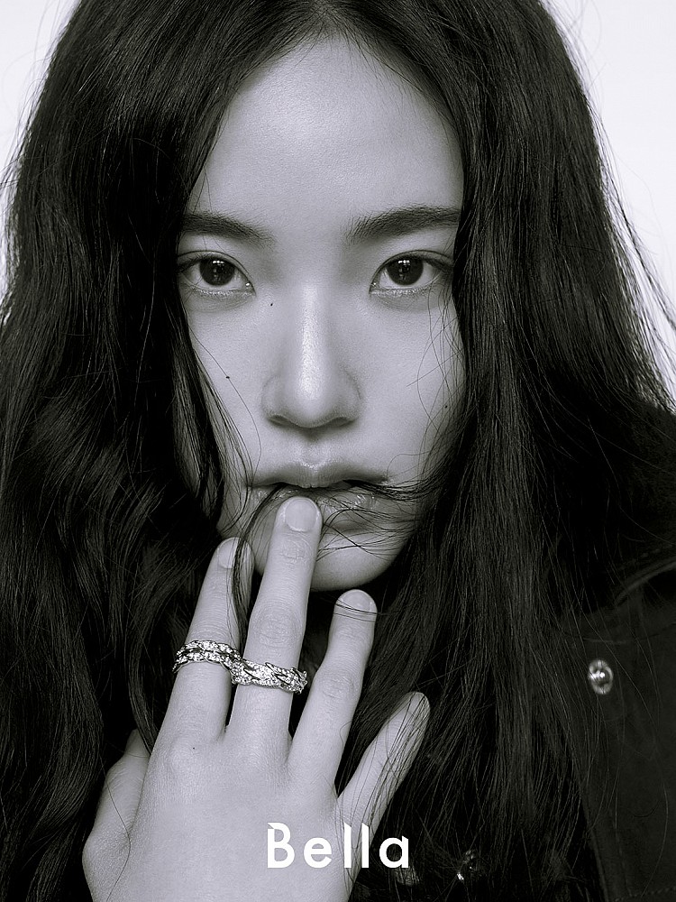 卸下保護殼後，Lily 終究還是個平凡、甜美的 17 歲女孩，因為周遭環境的框架或壓力，她必須小心翼翼地守著內心保有的孩子氣，但就像她的畫作「Star Girl」一樣，女孩眼中滿佈的星星，只會為她所愛的人事物而綻放。