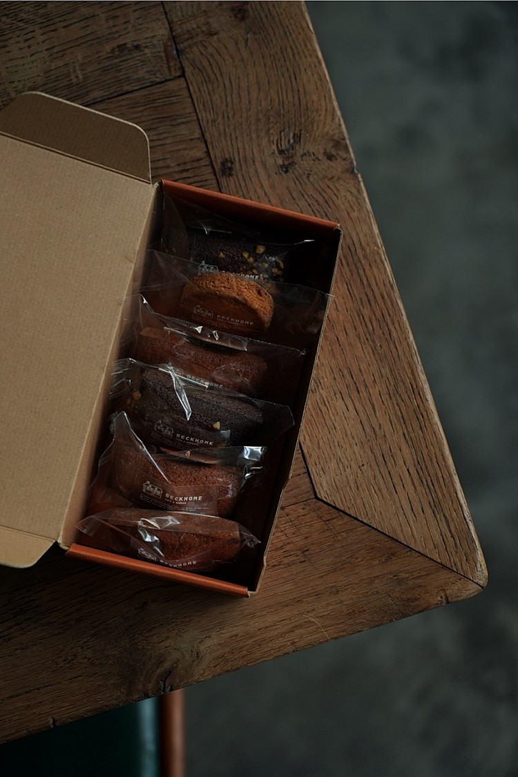 常溫禮盒收錄費南雪、布列塔尼酥與磅蛋糕等經典品項，風味層次清晰，展現對原料與工法的精準掌握