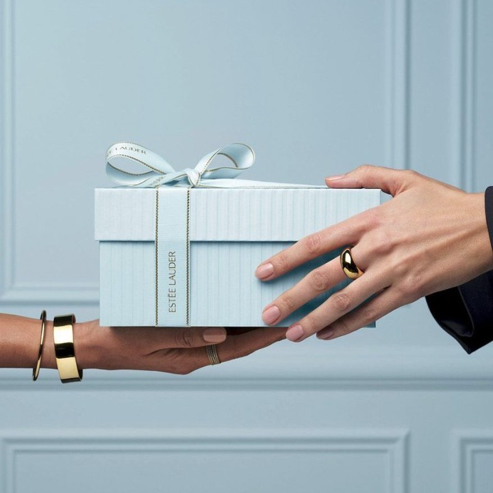 雅詩蘭黛逆勢成長!股價上漲37%