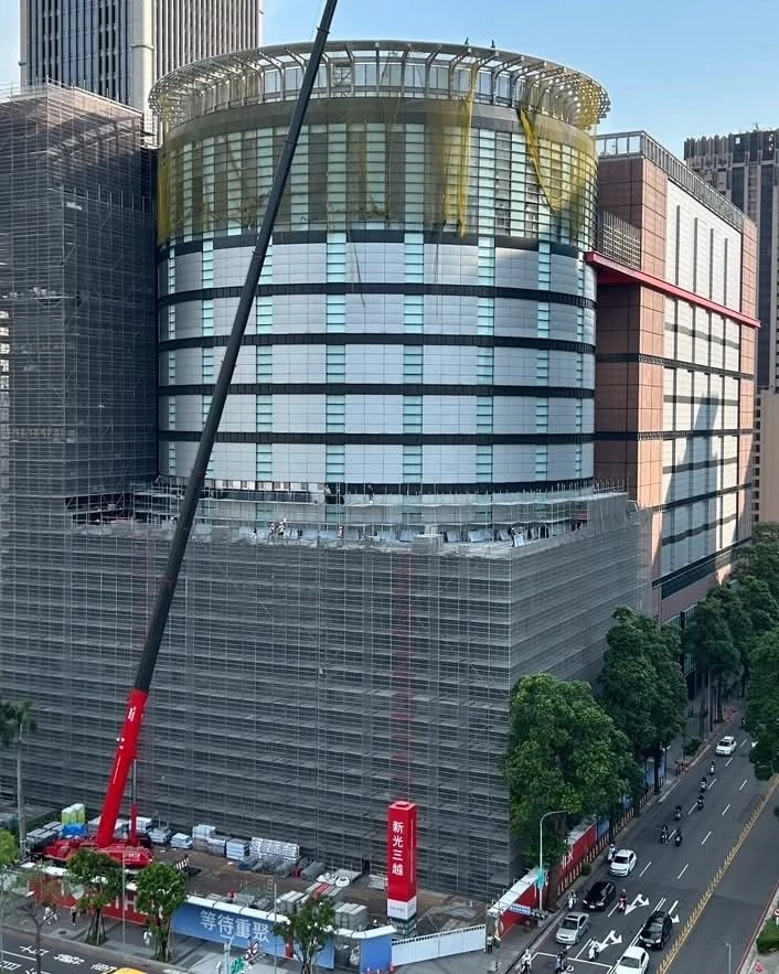 除了台北101、Sogo BR4、大遠百之外，新光三越台中中港店是本地、甚至是精品總部大佬眼中最重要的精品據點，這間店突然停業，龐大的現金流也直接歸零！