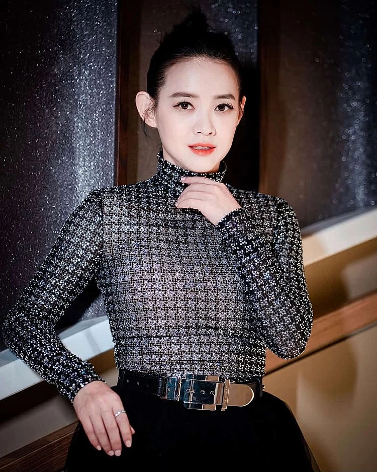 曾寶儀曾說：「人生就是來實現奇蹟，而你跟奇蹟的距離，只差一個『相信』。」