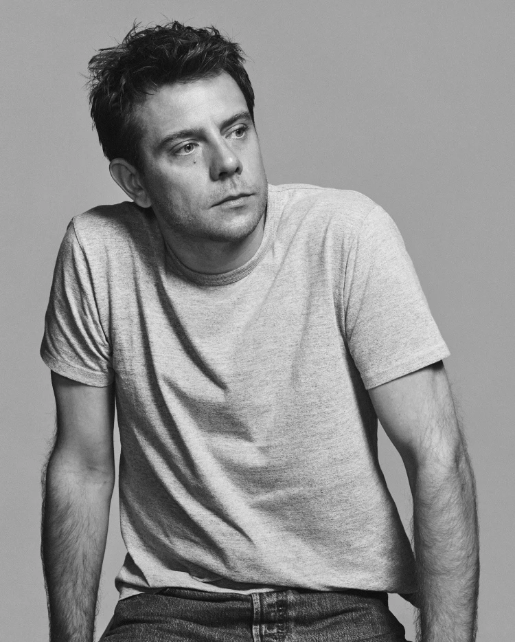 Jonathan Anderson 自 2013 年起接掌 Loewe 創意總監，在 11 年任期內徹底重塑品牌形象。