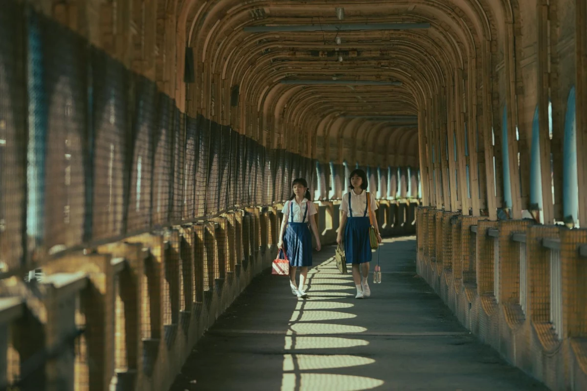白小櫻(右)、賴雨霏在《女孩》中飾演姊妹