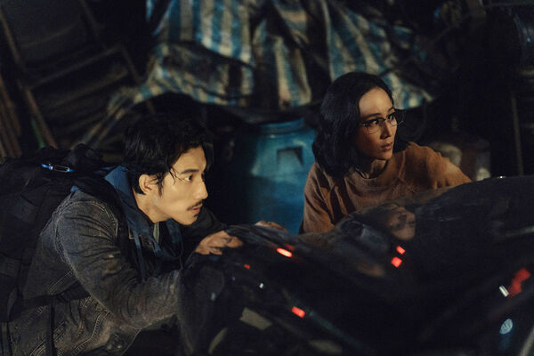 由《粽邪》系列廖士涵、多次入圍金鐘的詹淳皓導演聯手，集結「越南影帝」連炳發、張鈞甯、許安植、蔡亘晏、楊一展、夏騰宏、陳澤耀...等跨國卡司，打造的犯罪醫療影集《化外之醫》，不只開播後好評不斷，近日《化外之醫》又將進軍國際，獲澳洲公共電視 SBS 肯定，成為旗下影音平台《SBS On Demand》首部上架的台劇，再次為台劇寫下傳奇歷史。