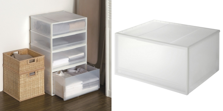 這款寬型PP收納櫃以左右排列衣物的設計，讓收納動線一目了然，視覺上也更顯整齊。可另行加購滑輪，依使用需求自由移動。